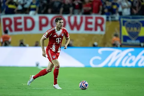 "أراه مناسبًا للعب مع مودريتش".. أسطورة بايرن ميونيخ ينصح جوريتسكا بالانتقال إلى ميلان